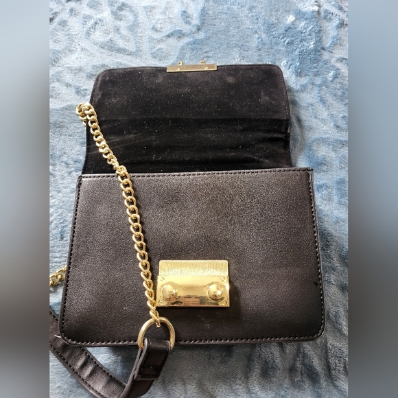 BCBGeneration Milly Crossbody Black Leather Bag With Adjustable Chain Strap - Picture 2 of 8